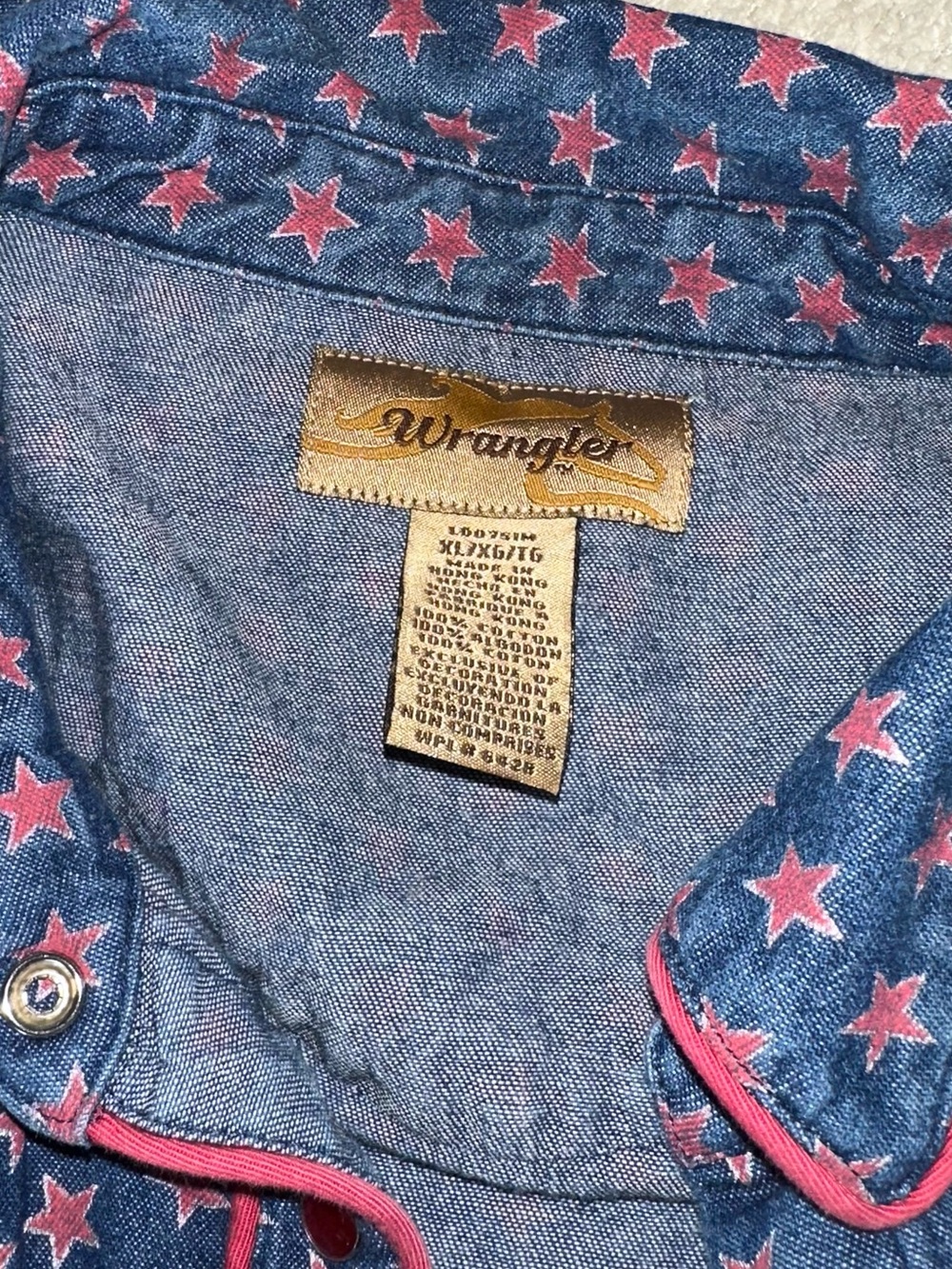 Wrangler Blue Denim shirt with red Star Pattern - Picture 3 of 3